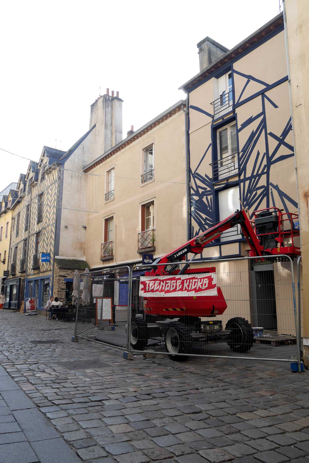 IPIN-peinture-en-cours-rue-St-Melaine-Teenage-Kicks-2021